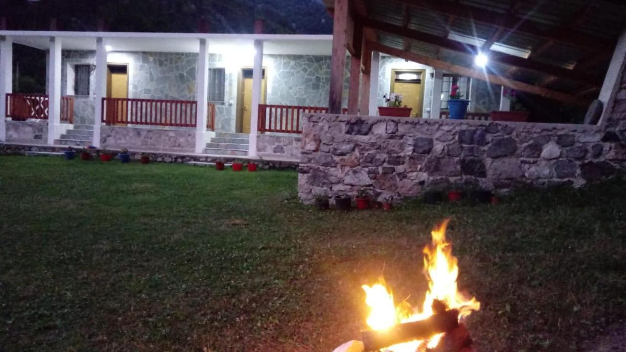 Buni Shqipes Villa Theth Luaran gambar